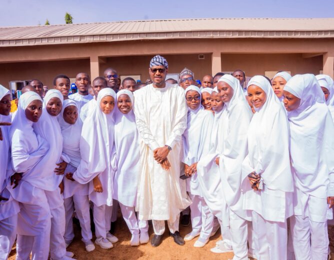 Governor Radda Urges Affluent Individuals to Support Community Development